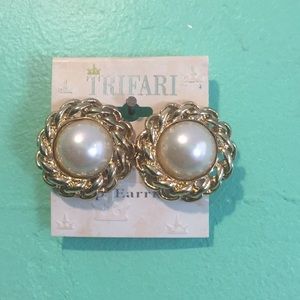 Gold Pearl Clips